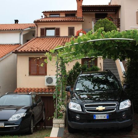Family Friendly Apartments Pula Buitenkant foto