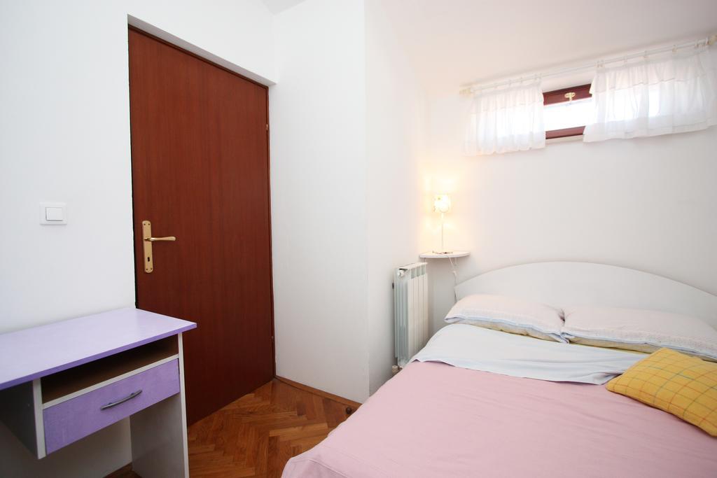 Family Friendly Apartments Pula Kamer foto