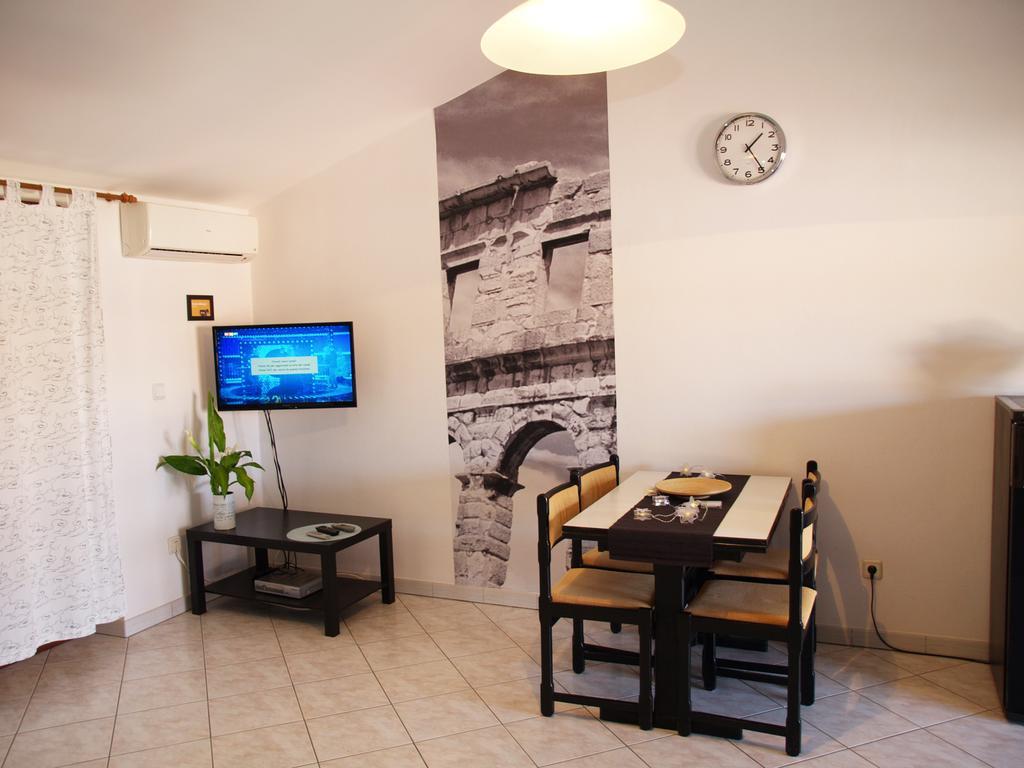 Family Friendly Apartments Pula Kamer foto
