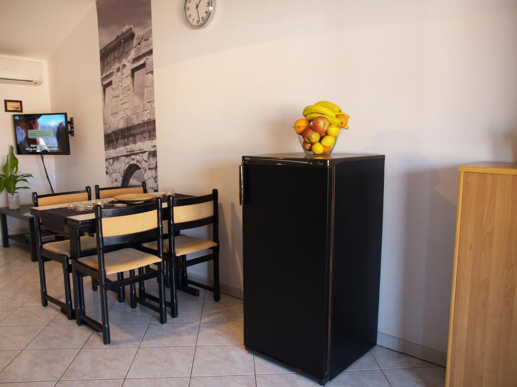 Family Friendly Apartments Pula Kamer foto