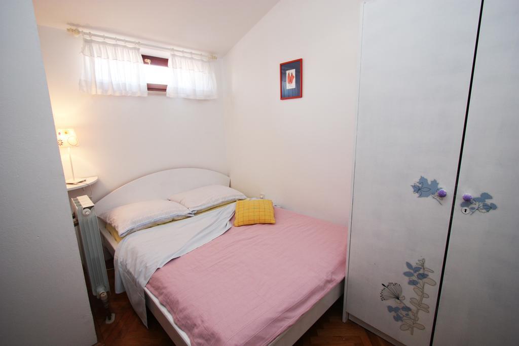 Family Friendly Apartments Pula Kamer foto