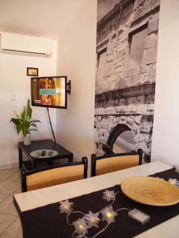 Family Friendly Apartments Pula Buitenkant foto