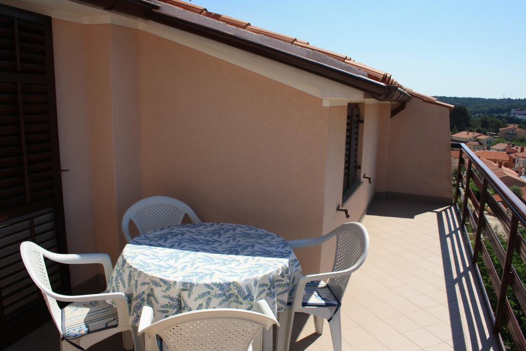 Family Friendly Apartments Pula Kamer foto